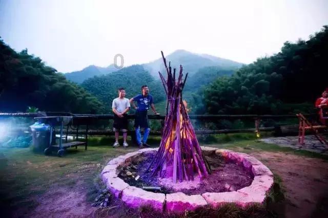 逃离火车站口